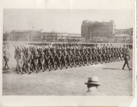 Shanghai 28.1.1932: Parade des 4.
                            US-Marine-Corps usmc