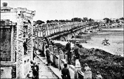 Marco-Polo-Brücke / Lugou-Brücke am
                          7.7.1937 japanisch besetzt