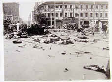 Shanghai 1937: Bombentote auf der
                          Strasse