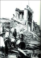 Qiankou (Provinz Henan): Ruinen nach
                Bombardement