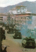 Tibet-Aufstand 10.3.1959 endet mit
                            dem Einzug chinesischer Panzer in Lhasa
