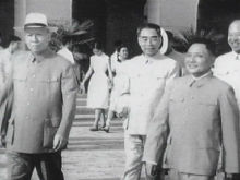 Pekings alternative Kommunisten: Liu
                          Shaoqi, Zhou Enlai und Deng Xiaoping, 1966
                          ca.