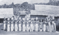 Die Palastgarde des Sultans von Ternate
                        1875 ; Indonesien Indonesia ; Molukken Moluccas