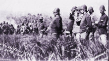 General Governor
                            Van Heutsz warding toops on a field in Aceh,
                            Indonesia