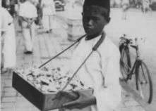 Street
                                  vendor in Batavia, 1935. Al-Ittihadiah
                                  (modernist Islamic association)
                                  founded at Medan.