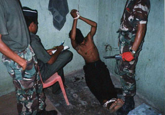 East Timor: torture by Indonesian troops 06,
                    chains, blindfold and hanged on the hands