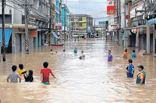 hay inundaciones por meses en
                                    otras ciudades en la regin as
                                    Bangkok no va a ser inundado - eso
                                    es Prachinburi en septiembre 2013