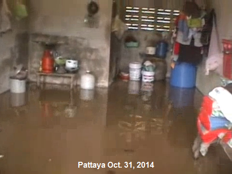 Pattaya,
                berschwemmtes Haus am 31. Oktober 2014