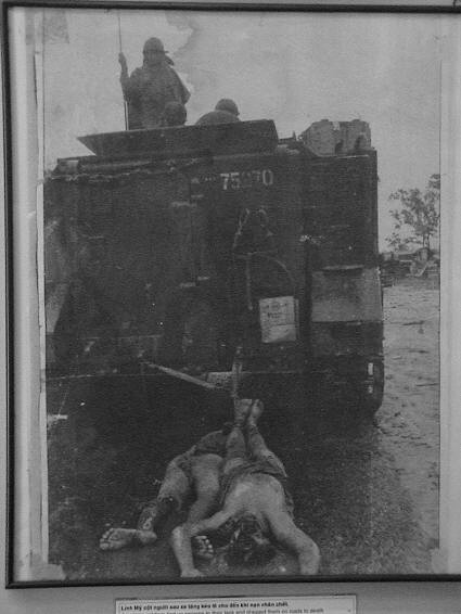 Tdliches Schlepptau im Vietnamkrieg; dragging men
                to their death