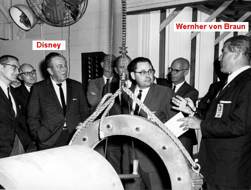 El 13 de abril del ao 1965 Walt Disney
                          con su hermano Roy y con otros empleos
                          superiores de Disney estn visitando el
                          Marshall Center y Wernher von Braun es el
                          gua.