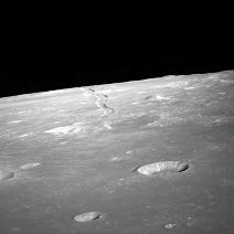 Apolo 10 foto 2: La NASA afirma que eso
                          sera un horizonte lunar. Pero la verdad es
                          que eso es el horizonte del modelo de la luna
                          de Langley...