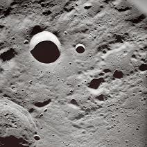 Apolo 10 foto 3: La NASA afirma que eso
                          sera el superficie lunar con sombras largas.
                          Pero la verdad es otra: La foto viene del
                          modelo de la luna en Langley y es
                          manipuladoposteriormente...