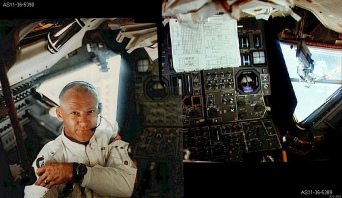 Apolo 11, foto de la NASA no. AS11-5389 y
                          AS11-5390, foto panormica compuesto: El
                          puesto del piloto del "mdulo lunar"
                          est con Edwin ("Buzz") Aldrin. La
                          NASA afirma que las foto hubieran sido tomado
                          durante la primera inspeccin del "mdulo
                          lunar" antes del primer
                          "alunizaje", y despus Bob Farwell
                          hubiera compuesto las fotos como foto
                          panormica.