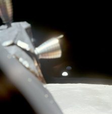 Apolo 11, foto de la NASA no.
                              AS11-37-5441: La NASA afirma que eso sera
                              una salida de la Tierra durante una
                              "rbita lunar" antes de la
                              separacin del "mdulo lunar"
                              durante el vuelo de aproximacin a la
                              "luna".