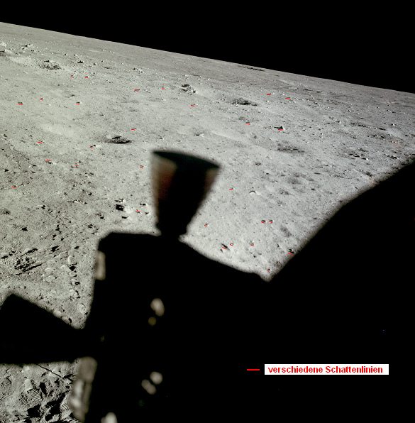 Apolo 11, foto de la NASA no.
                          AS11-37-5469: La NASA indica que eso sera el
                          "paisaje lunar" al lado derecho de
                          la foto de antes, AS11-37-5468. Controlando
                          bien se ve sombras cortas con piedras grandes
                          y sombras largas con piedras pequeas, y las
                          direcciones de las sombras no corresponden
                          tampoco. Otra vez la foto es parcialmente
                          buena y mala, y el horizonte inclinado parece
                          imposible tambin.