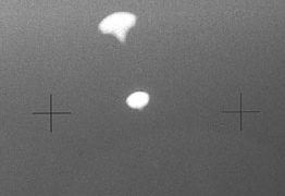 Apollo 16 falso, foto de la NASA no.
                              AS16-108-17729: dos "soles" en
                              el "cielo lunar"