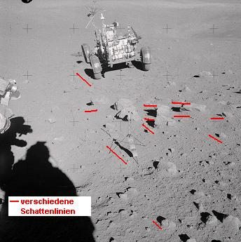 Apolo 16 falso, foto de la NASA no.
                            AS16-110-17948 muestra la "estacin
                            4" el "carro lunar" en el
                            pedregal, y un caos de sombras