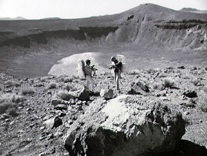 Apolo 17, entrenamiento: excursin
                        geolgica con investigaciones de piedras 01