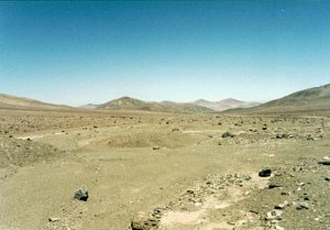 "Paisajes lunares" en
                                  Chile: desierto de "Atacama"
                                  (15): pedregal, llanura, volcán [20]