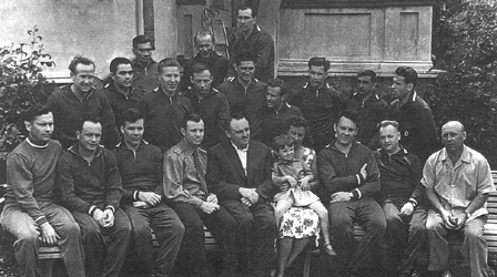 Group foto of "SU"
                        astronauts at Sochi in 1961, big group. The foto
                        exists in different versions with up to 6
                        astronauts less.