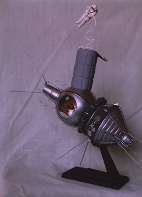 Atmosphere
                            ship "Voskhod 2" with parachute
                            capsule and blow-up air lock for
                            atmosphere-walks, model.