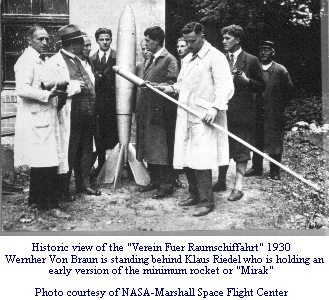 1930:1930:
                        Spaceship Flight Society with Wernher von Braun
                        at an inspection.