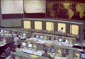 Gemini Mission Control
                                            Center, foto no. S65-28660:
                                            This is a controll center
                                            without any idea...