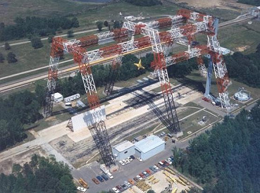 Der
                                            Mondkran im
                                            Simulationszentrum von
                                            Langley bei Hampton
                                            (Virginia). Mit dem Vehikel
                                            sind jederzeit Starts vom
                                            Mond ohne Triebwerksflamme
                                            mglich...