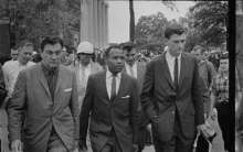 Universitt Mississippi: James
                              Meredith mit Marshallschutz