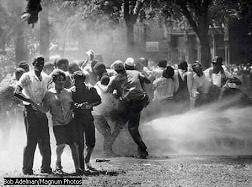 Birmingham 1963: Feuer gegen
                                schwarze Demonstranten