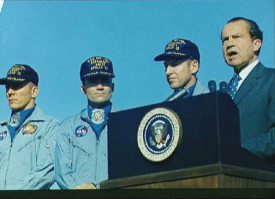 Nixon-Rede vor den
                                  Apollo-13-Astronauten