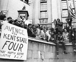 Forderung
                            nach Shne fr die vier toten Studenten von
                            Kent, Demonstration in Seattle 6.5.1970