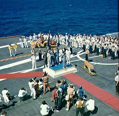 Apollo 16-Ankunftszeremonie auf dem
                              Flugzeugtrger USS Ticonderoga,
                              NASA-Foto-Nr. S72-36262