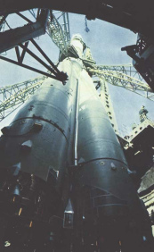 Gagarin's alleged starting rocket in form
                          of a bazooka, close-up with side holders
                          [22].