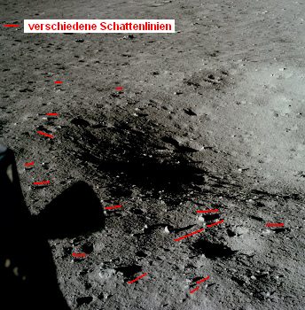 Apollo 11 Foto-Nr. AS11-37-5452. Gemss
                        NASA handelt es sich um ein weiteres Foto der
                        "Mondoberflche" nach der Landung von
                        Apollo 11, dieses Mal direkt unter dem Fenster
                        von "Astronaut" Neil Armstrong mit
                        einem stlichen Teil eines Kraters. Aber auch
                        hier ein Schattenchaos ersichtlich und somit ist
                        das gesamte Foto eine schlechte Fotomontage.