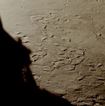 Apollo 11 photo no. AS11-37-5464:
                            close-up of the unreal foot prints