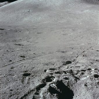 Faked moon landing Apollo 15 photo no.
                        AS15-86-11586: Wheel tracks coming from station
                        2.