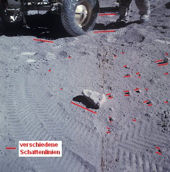 Apollo 16 Foto-Nr. AS16-110-18660:
                        Astronaut Duke beim Rover-"Mondmobil"
                        LRV, Schattenchaos.