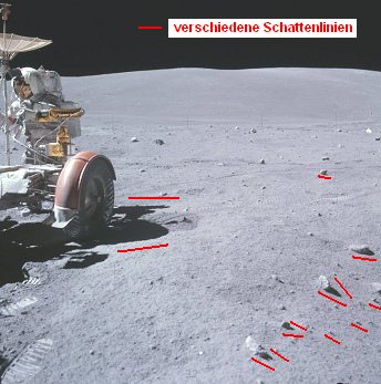 Apollo 16 Foto-Nr. AS16-117-18819:
                        Astronaut Young beim Rover-"Mondmobil"
                        (LRV), Schattenchaos