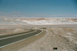 Atacama-Wste 30: Strasse zwischen San
                        Pedro und Calama