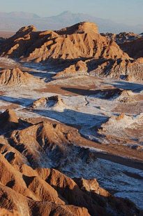 "Mondlandschaften" in Chile:
                        Valle de la Luna 04: Gipfel mit Wasserrinnen