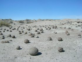 "Mondlandschaften" in Chile:
                        Valle de la Luna 05: Steinballfeld