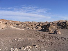 Valle de la Luna 23: Wstenebene, Steine,
                        Berge rund rum