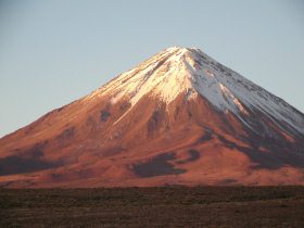 "Paysages lunaires" au Chili:
                        Désert d'Atacama 03: volcan Licancabur