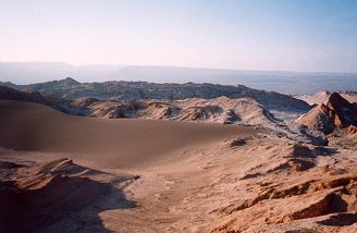 Valle de la Luna 20: Wüstenkuppe, Berge
                        rund rum