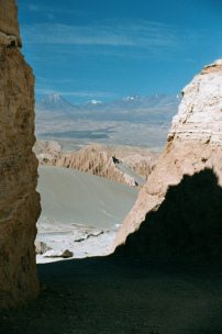 Valle de la Muerte 03: Sicht zwischen zwei
                        Bergen hindurch
