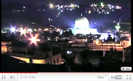 Video 03:
                    ovi (ovni) sobre Jerusaln, 28/01/2011 (02), la
                    Cpula de la Roca est iluminada por arriba de una
                    posicin inclinada (del lado derecho)