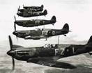 Flugzeugformation in der Schlacht um
                          England. Nach der Niederlage wollte Hitlers
                          Clique einen "Blitzsieg" gegen
                          Russland landen, um dann England endgültig zu
                          besiegen...