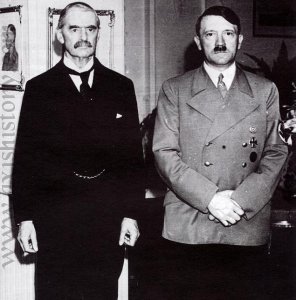 Hitler 49-jährig mit
                      Chamberlain, München September 1938