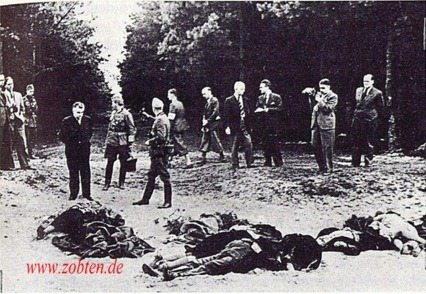 Bromberger Blutsonntag 3.9.1939, Opfer
                          werden von ausländischen Journalisten
                          fotografiert